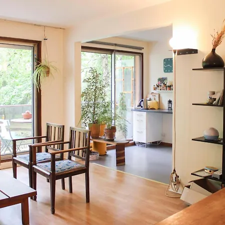 Lägenhet Spacious With Private Garden *