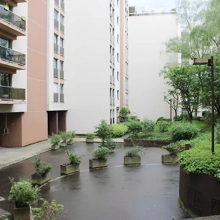 Lägenhet Spacious With Private Garden