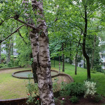 Lägenhet Spacious With Private Garden Paris